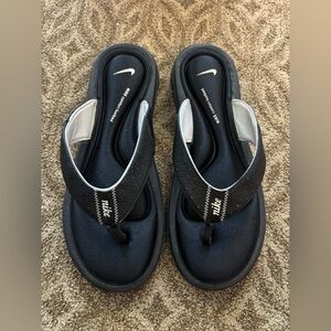Nike Black and Gray Sandals. Very good condition so comfortable!